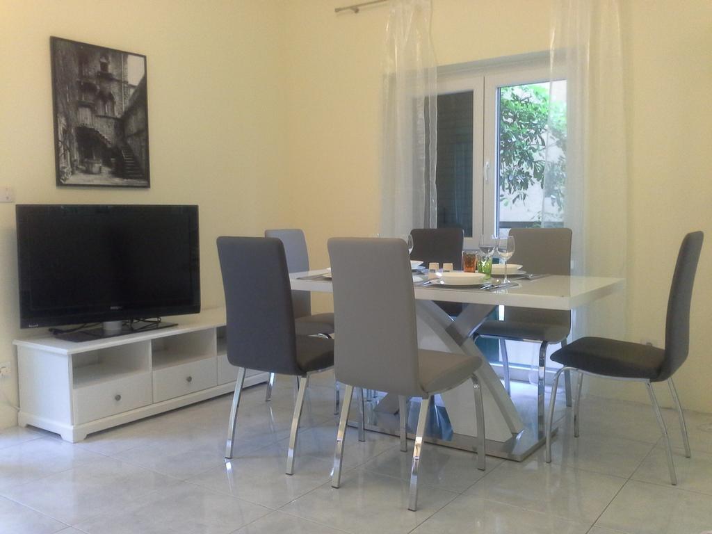 Sabina Apartments Omiš Habitación foto